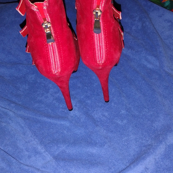 Shoes - Picture 4 of 4